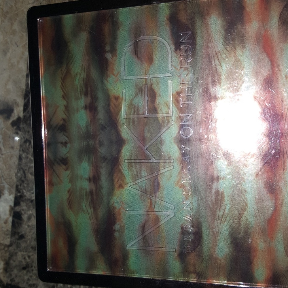 Limited edition urban decay nakes on the run palet